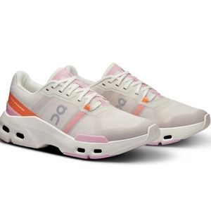 On cloudpulse training shoe in Pearl/Blossom